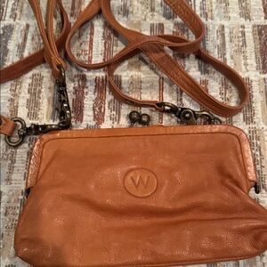 Wanderers travel all
Leather wallet